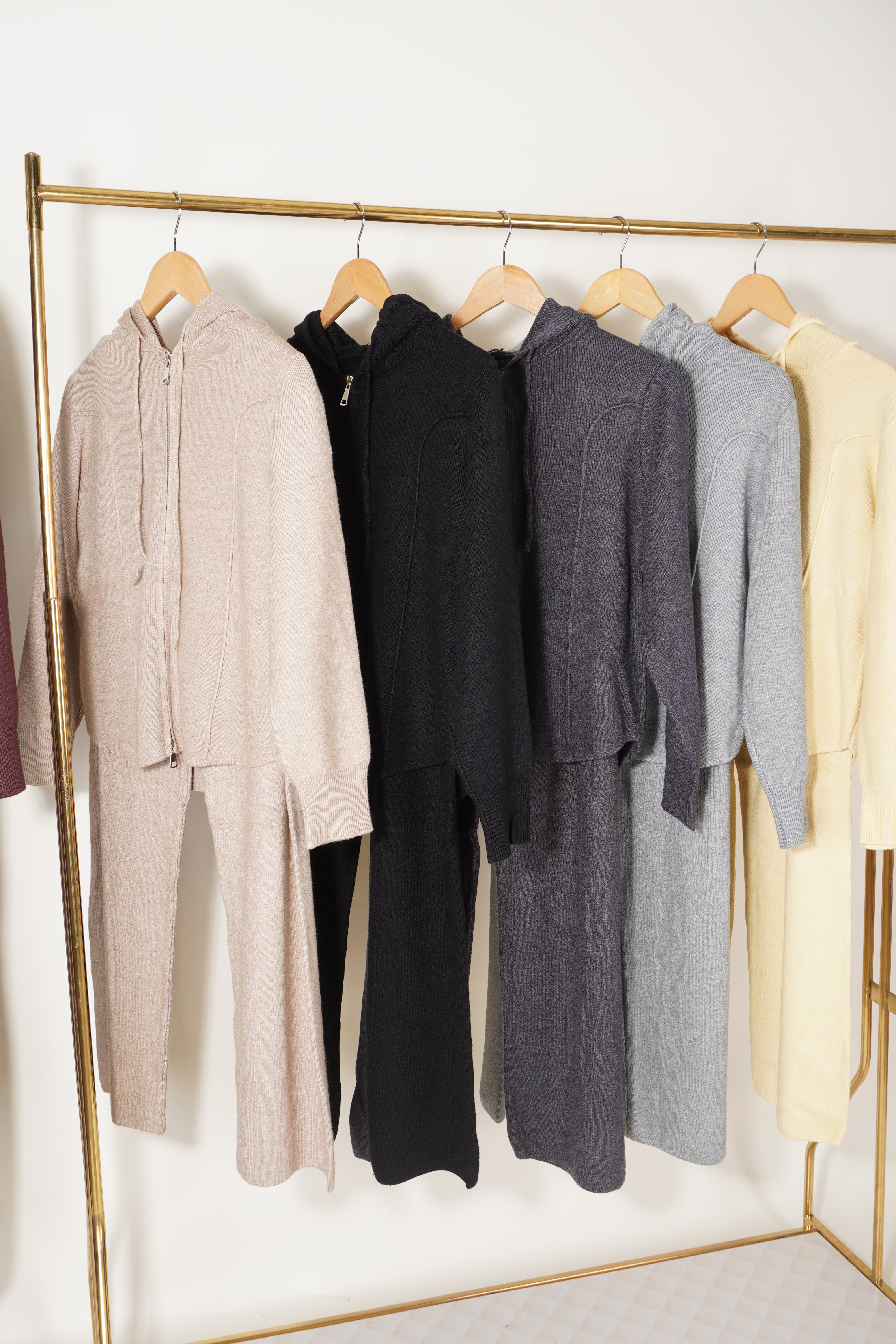 חליפה מכנס וסריג