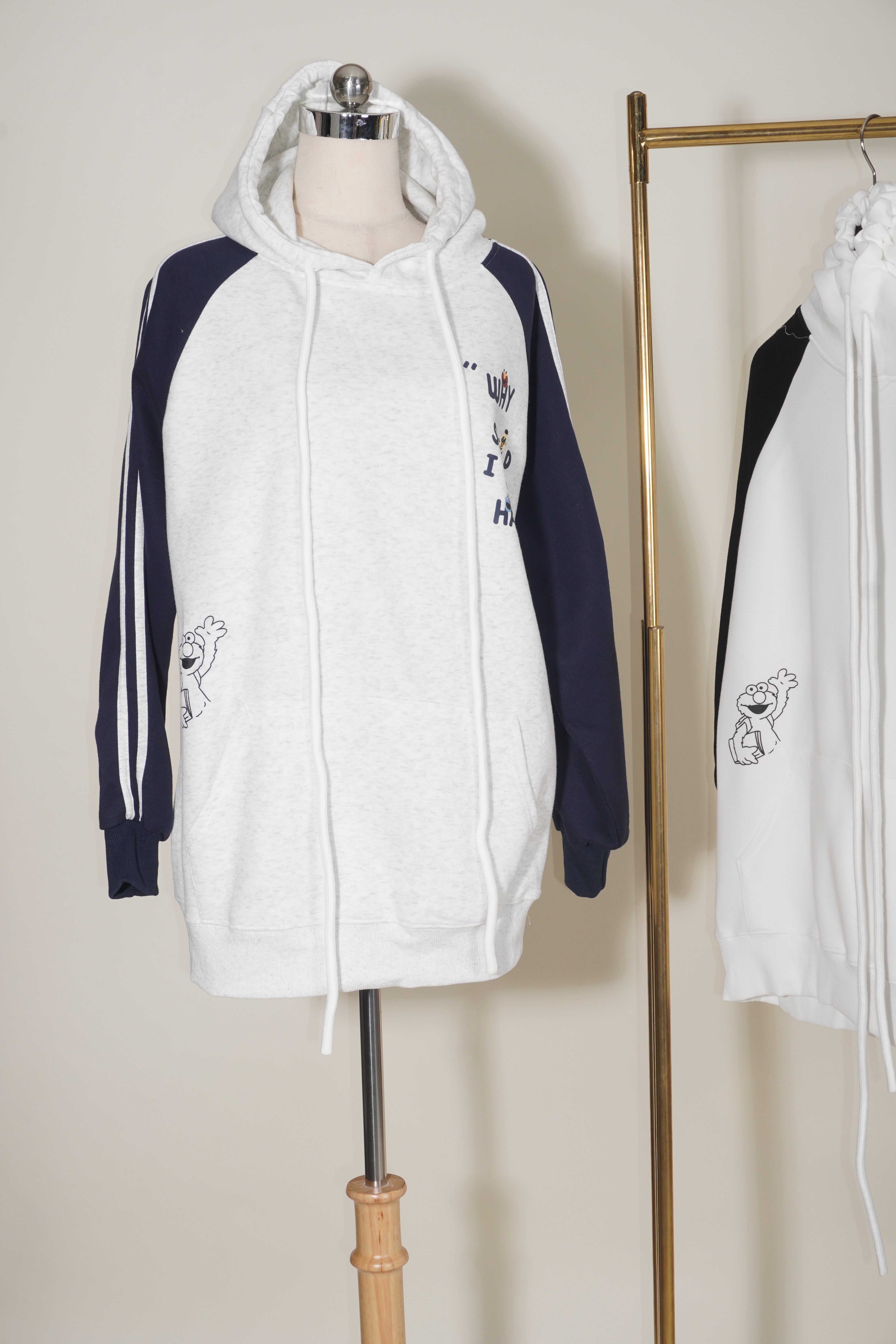 hoodie - צבע כחול לבן