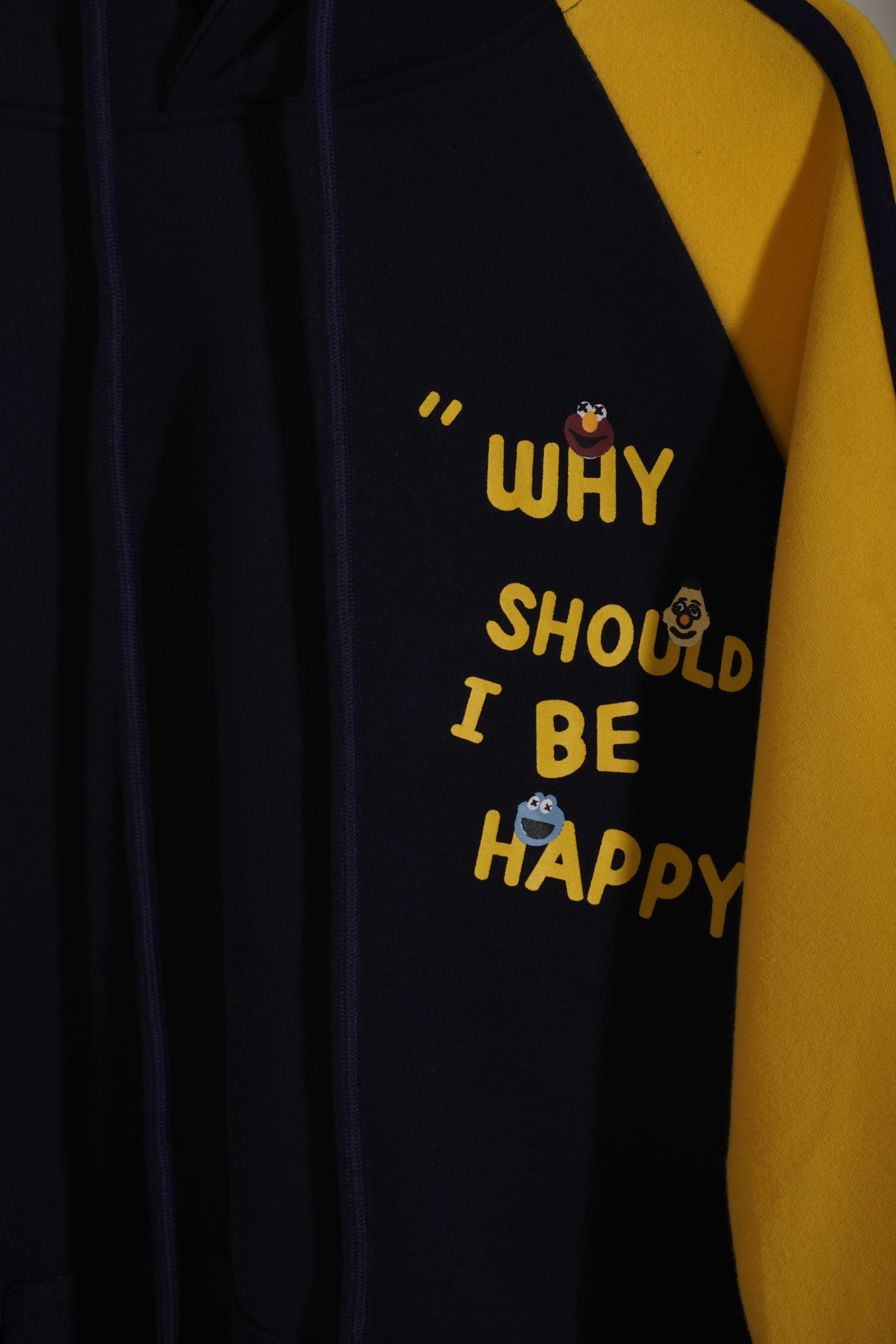 צבע כחול כהה וצהוב  hoodie