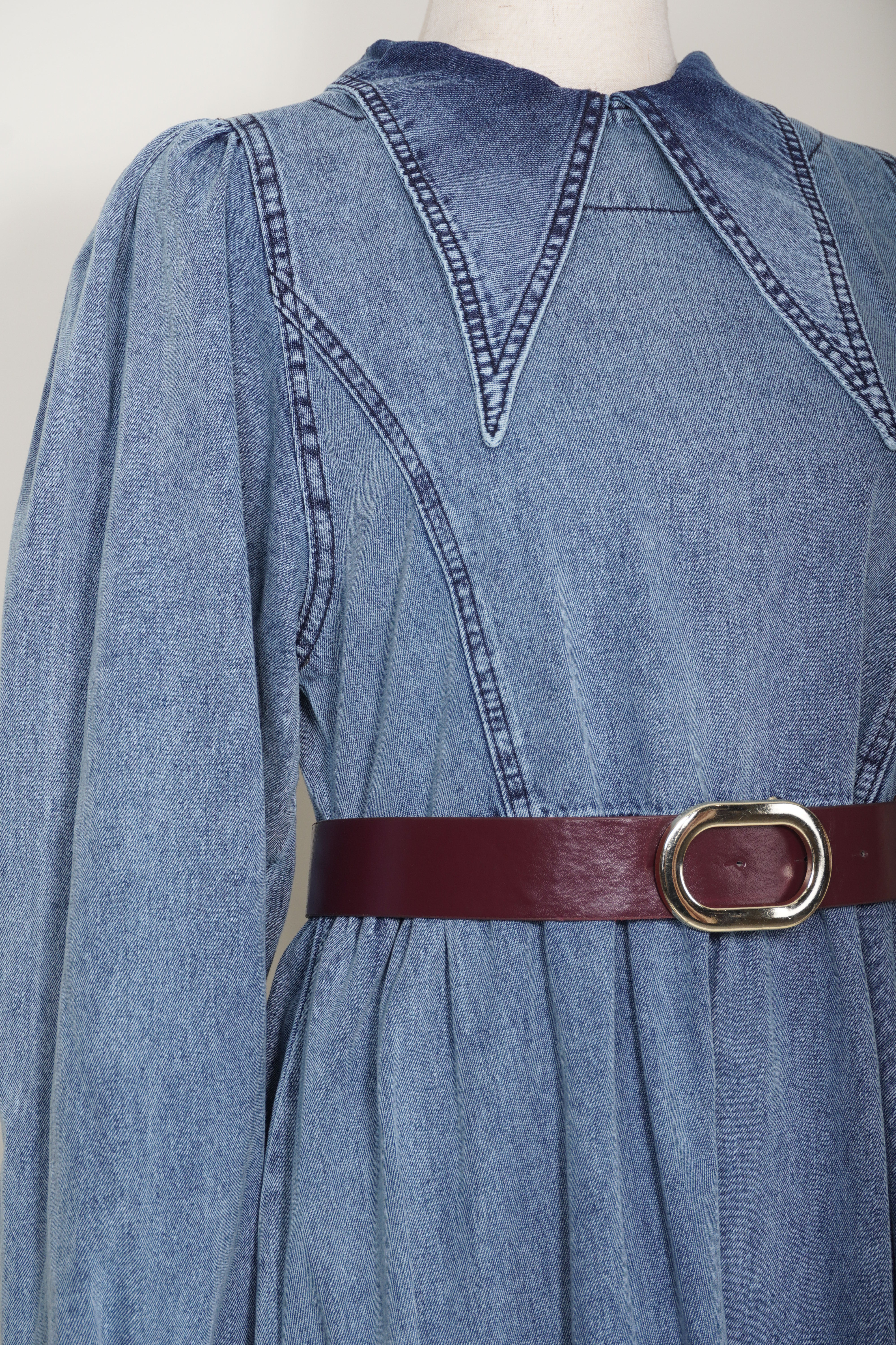 שמלת ג׳ינס צבע כחול בהיר