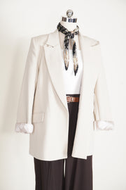 בלייזר בצבע אוף וייט