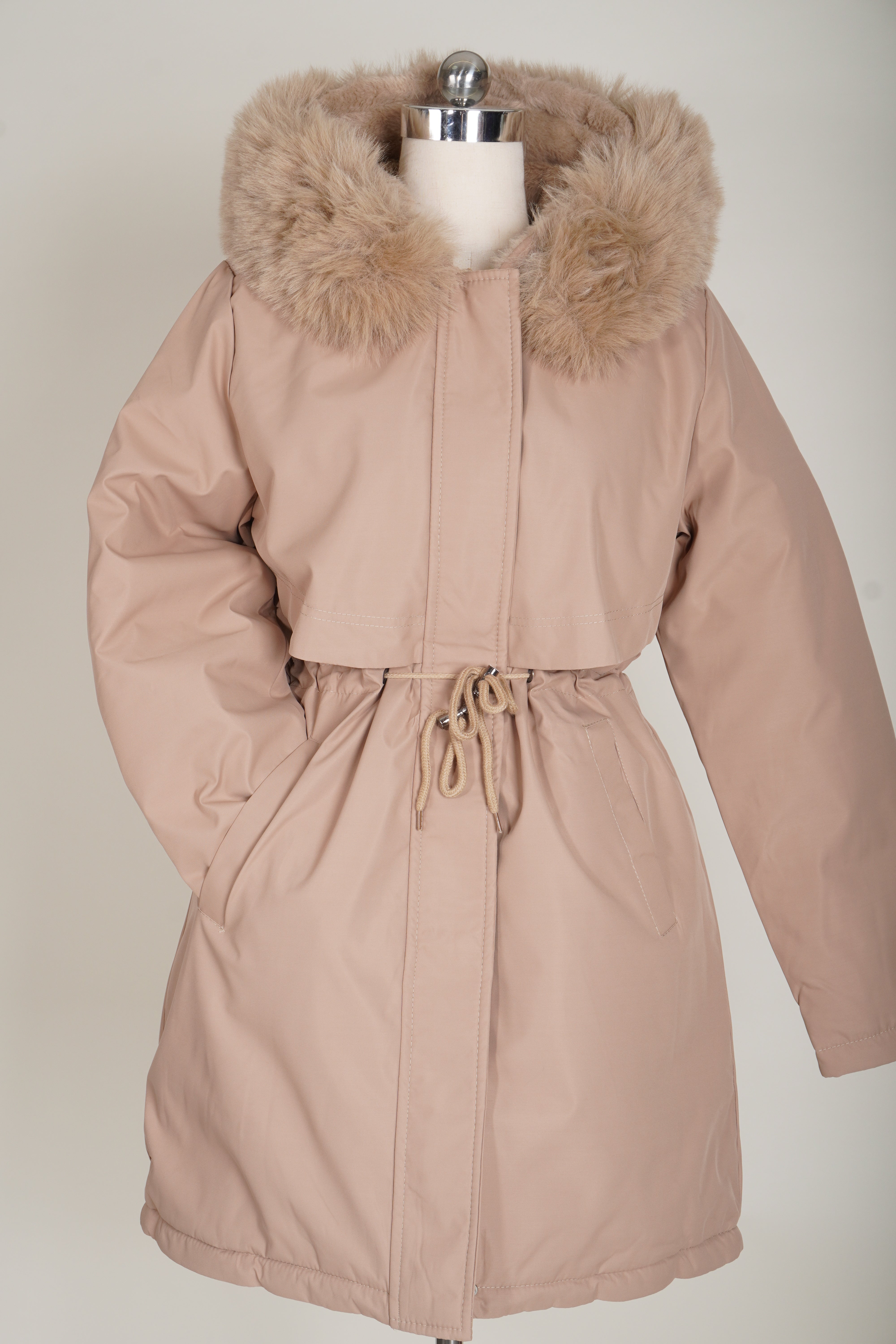 מעיל דגם פארקה עם פרווה - צבע ורוד
