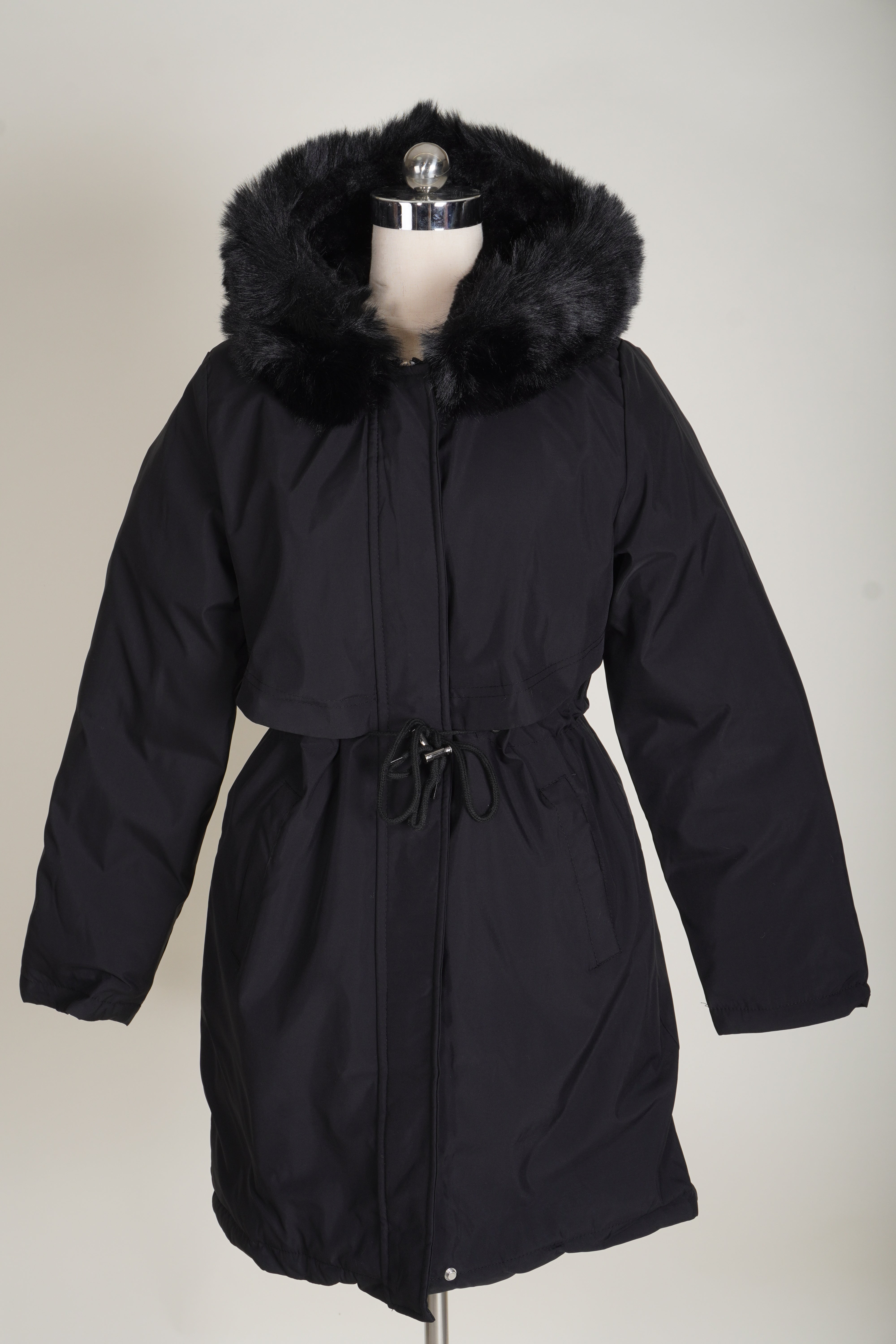 מעיל דגם פארקה עם פרווה- שחור