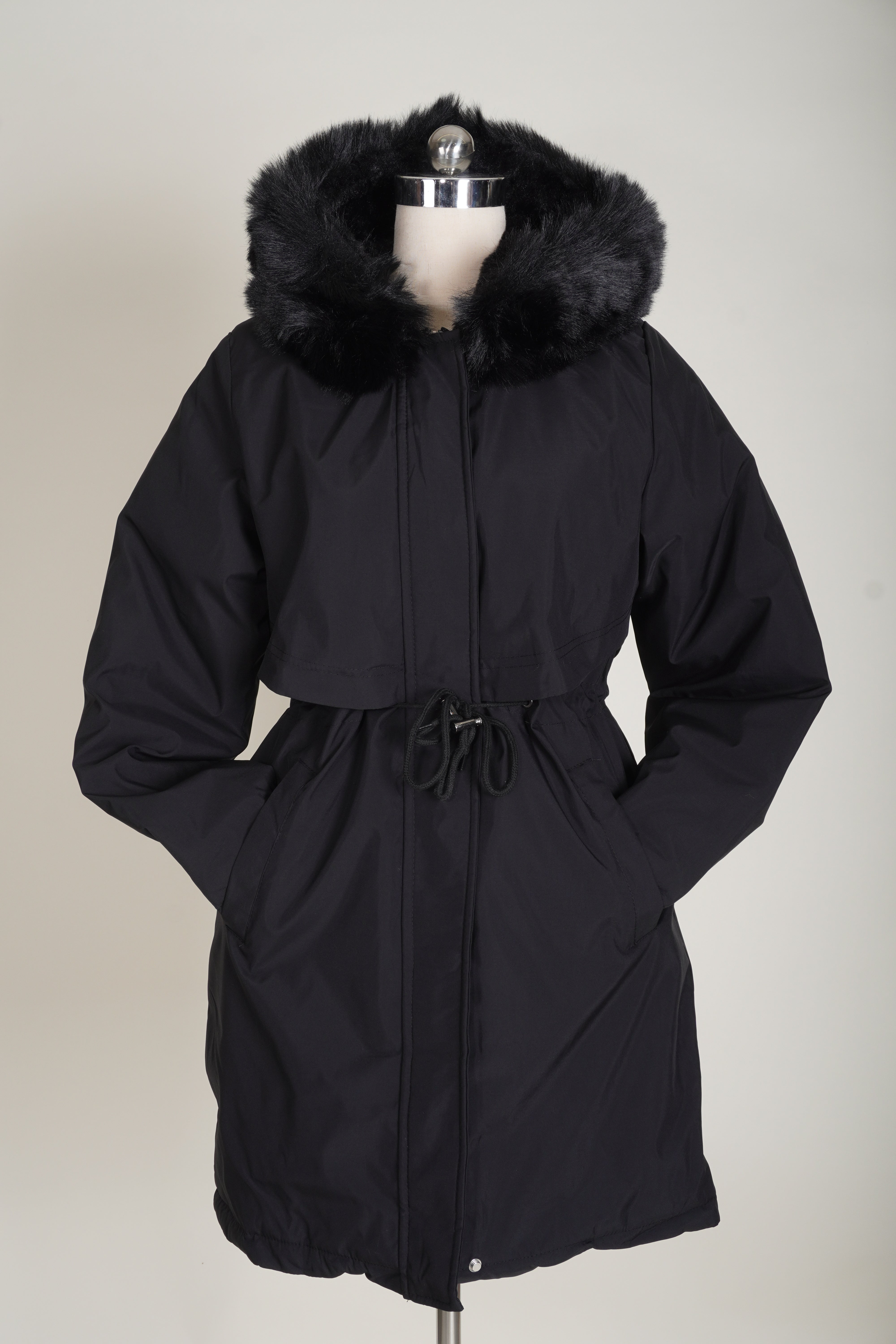 מעיל דגם פארקה עם פרווה- שחור