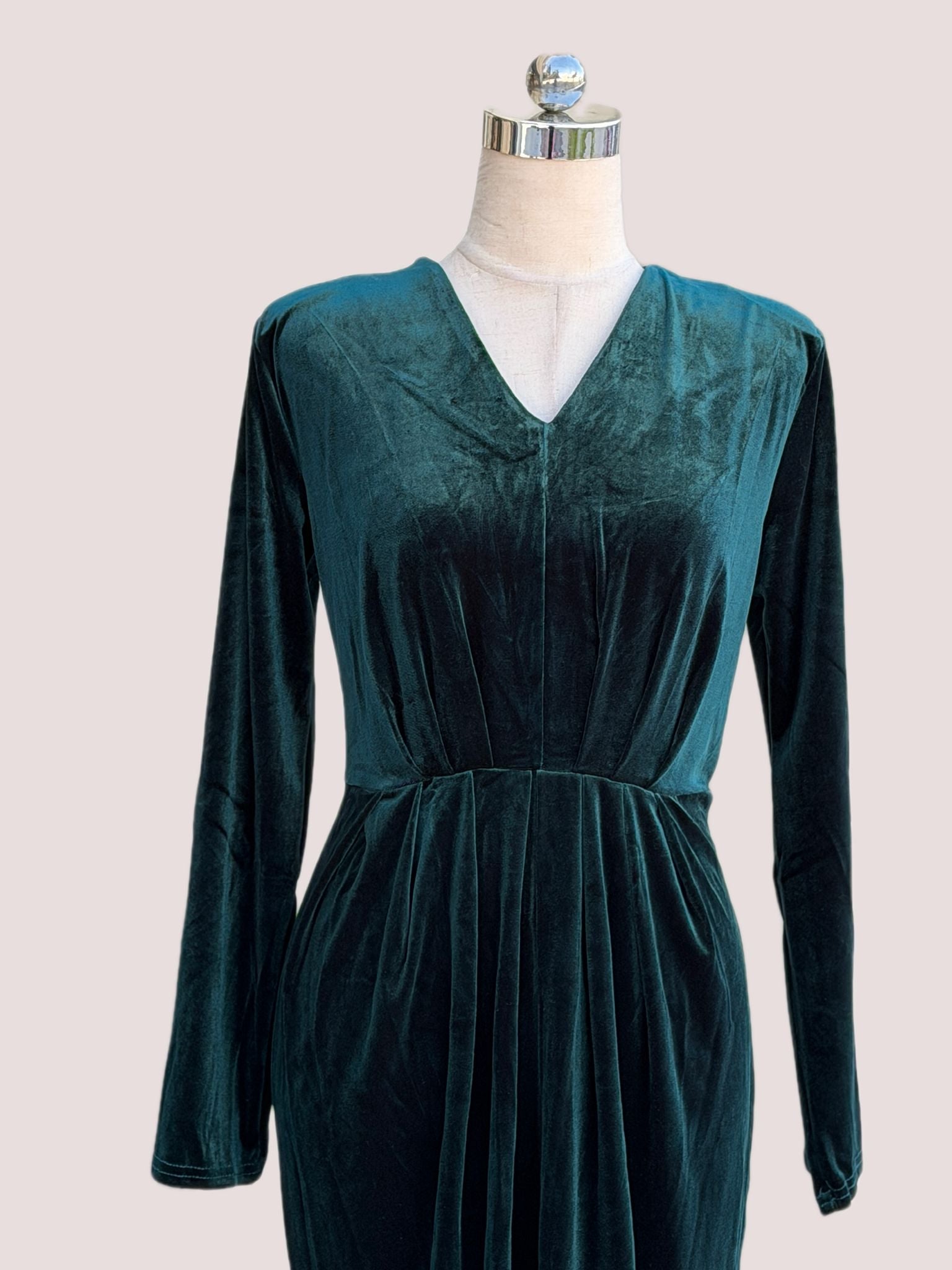 שמלת קטיפה צבע ירוק כהה