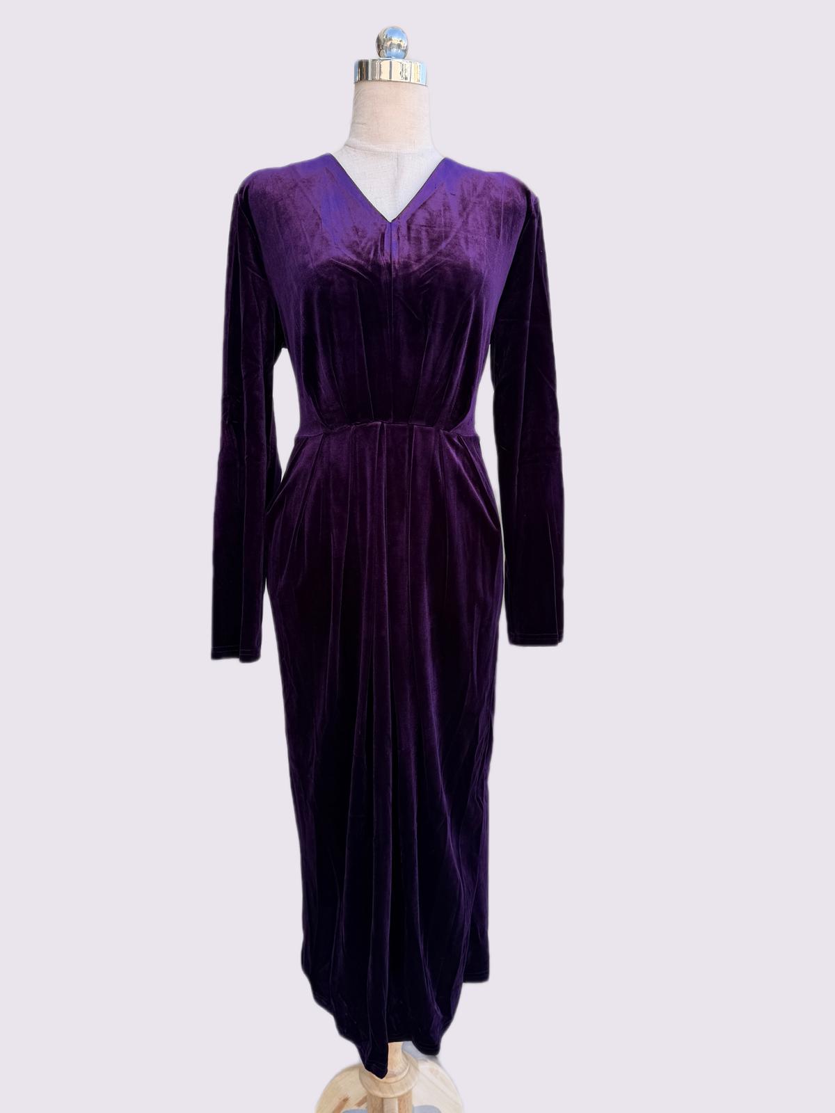 שמלת קטיפה בצבע סגול