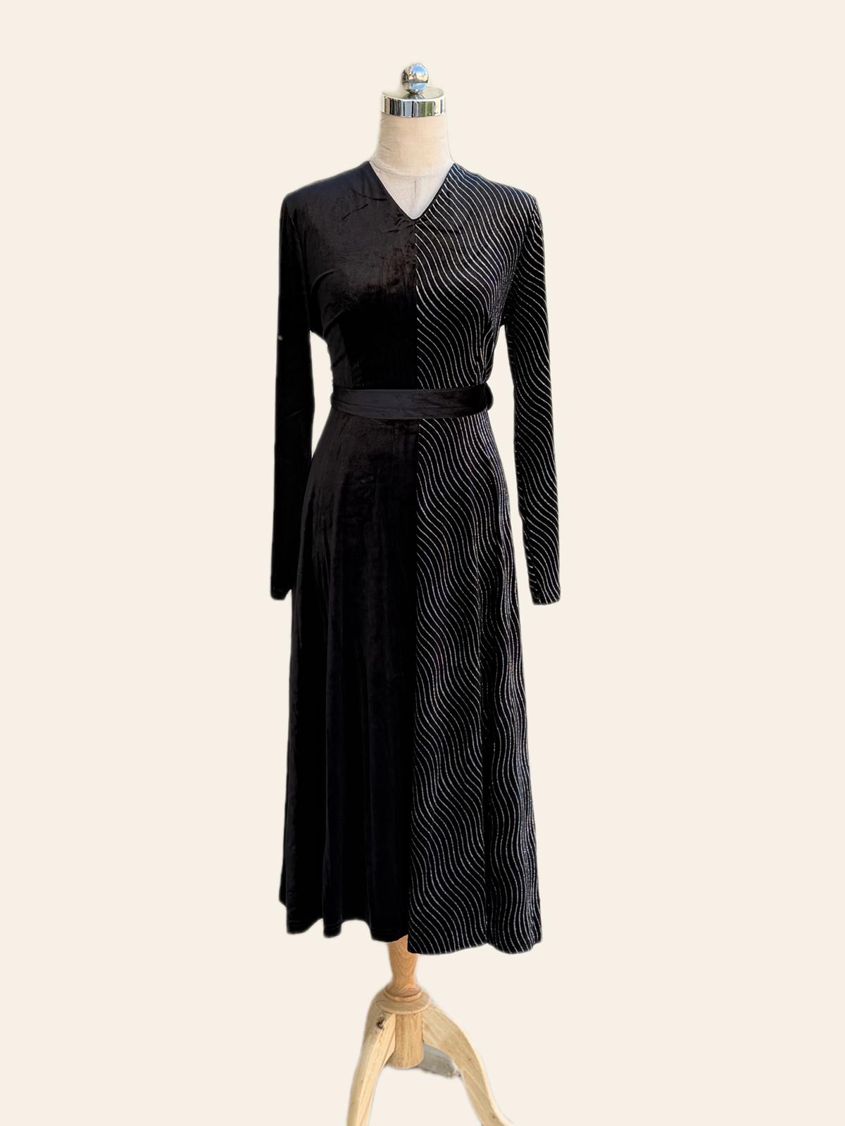 שמלת מעטפת ארוכה שחורה