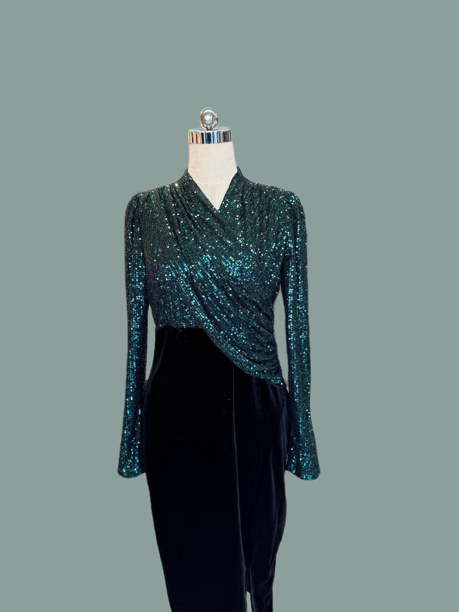 שמלת ערב בגזרת עטיפה