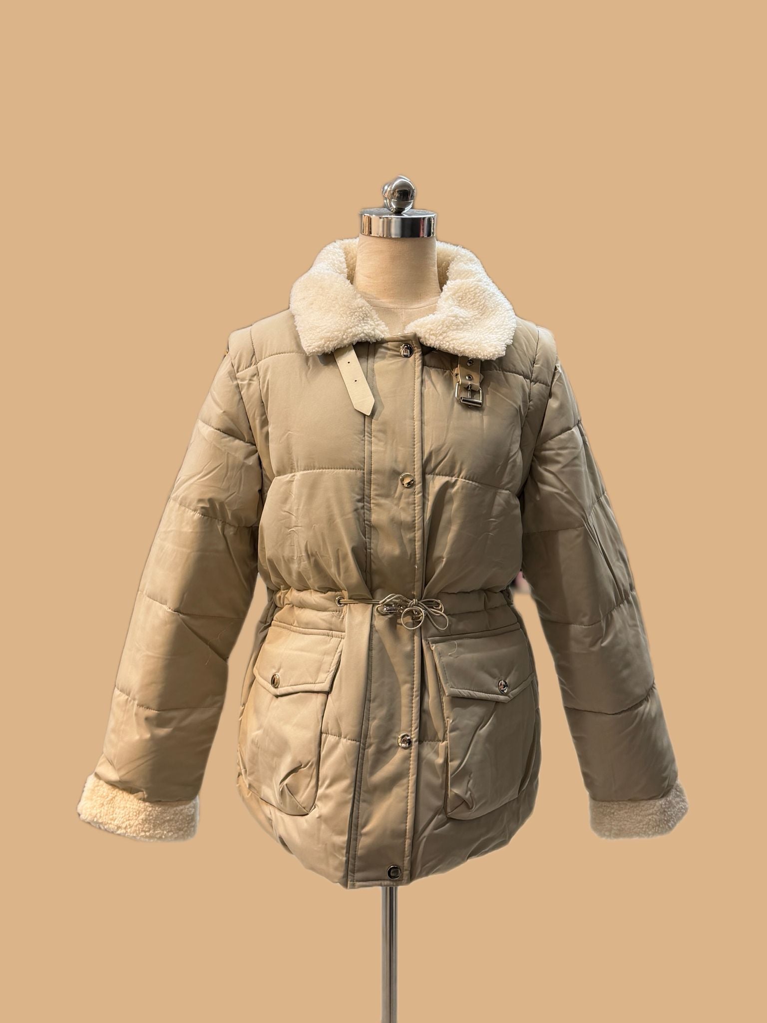 מעיל פוך עם צווארון פרווה